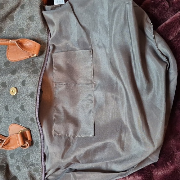 NWOT Call It Spring Grey Bag with Black Hearts - Picture 13 of 17